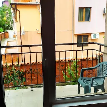 מלון דירות Apartament Nikol בורגאס